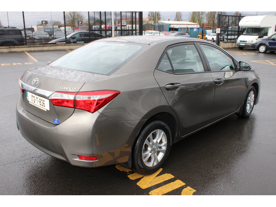 2017 Toyota Corolla - image 5