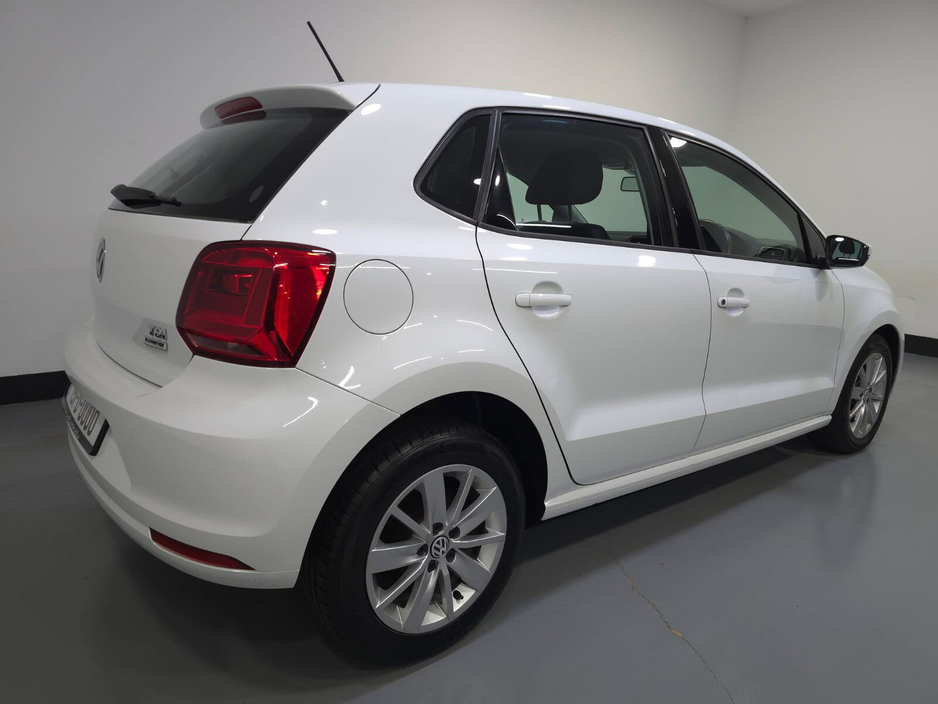 2015 Volkswagen Polo  €11,950