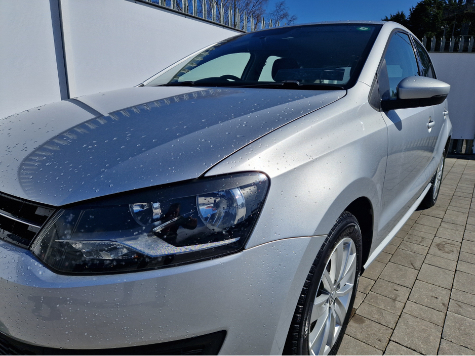 2011 Volkswagen Polo - image 4