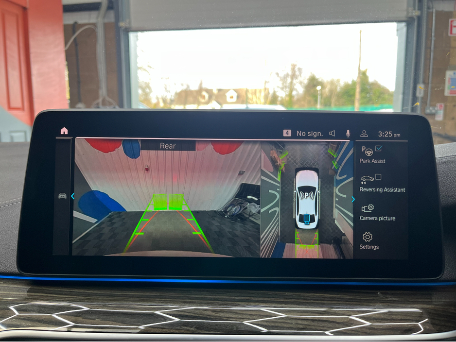 2020 BMW 5 Series - image 23