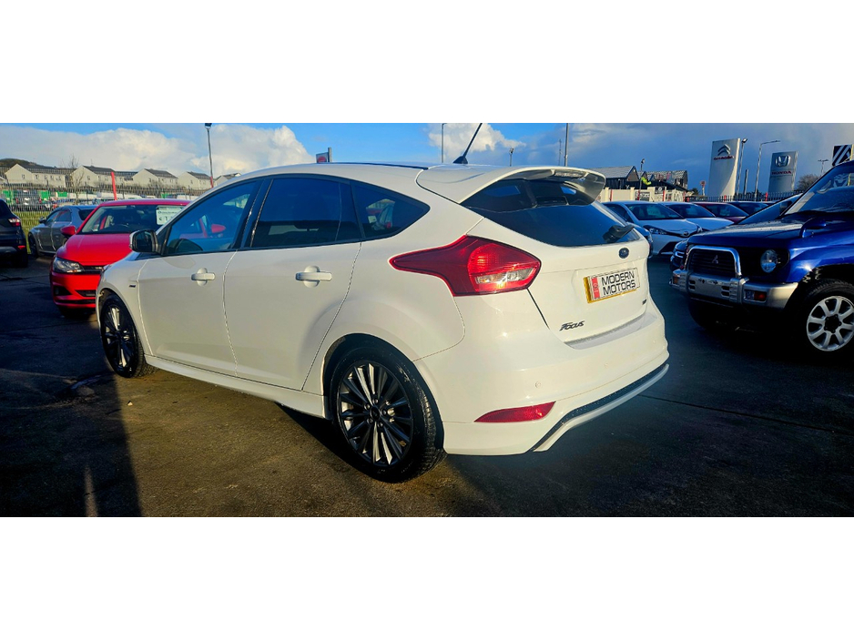 2018 Ford Focus - image 12