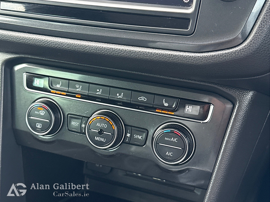 2017 Volkswagen Tiguan - image 14