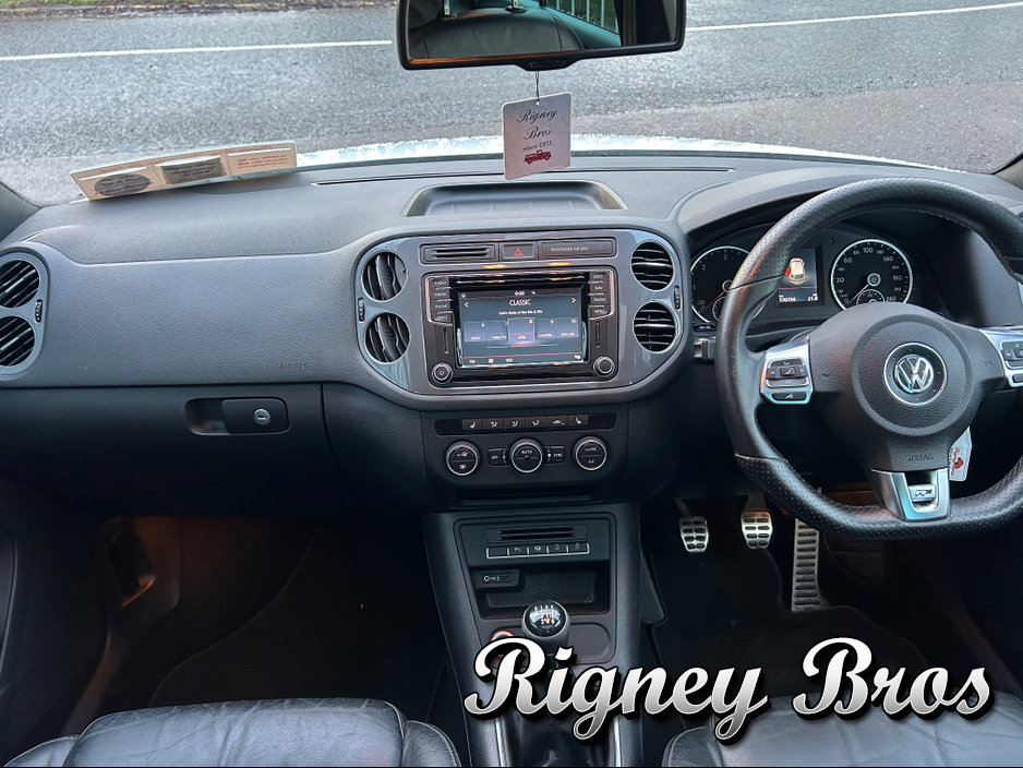 2016 Volkswagen Tiguan - image 12