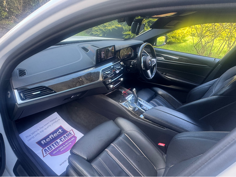 2017 BMW 5 Series - image 6