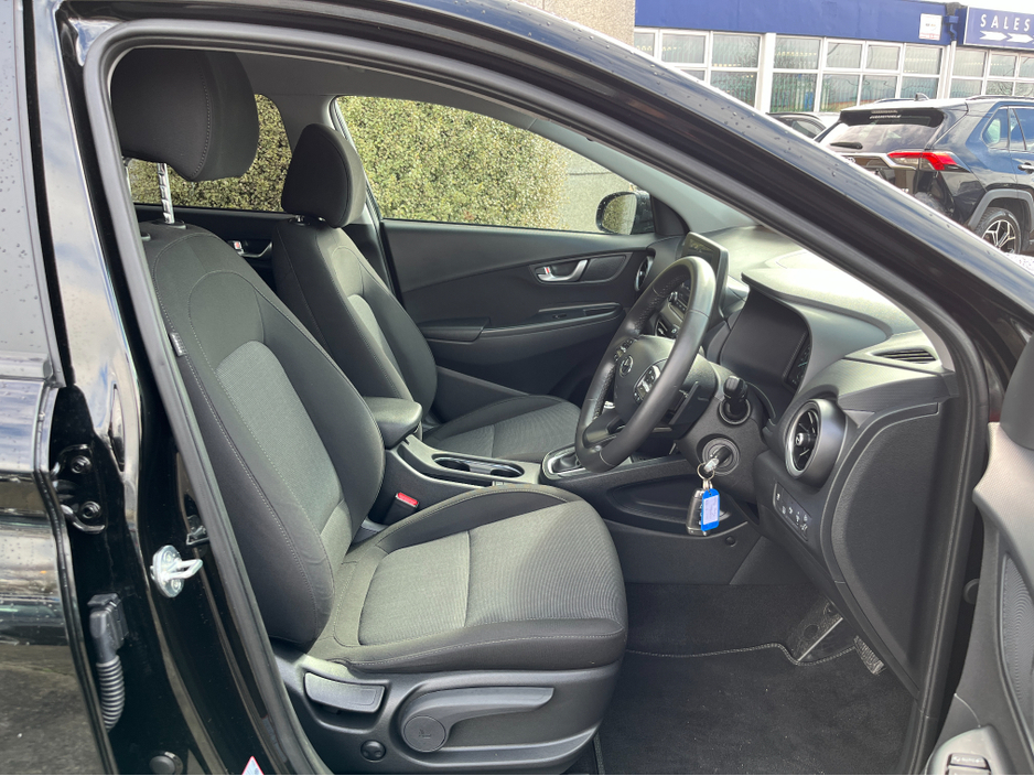 2022 Hyundai Kona - image 10