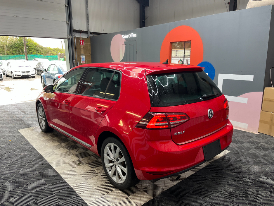 2017 Volkswagen Golf - image 4