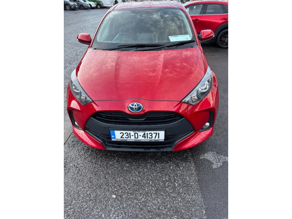 2023 Toyota Yaris - image 4