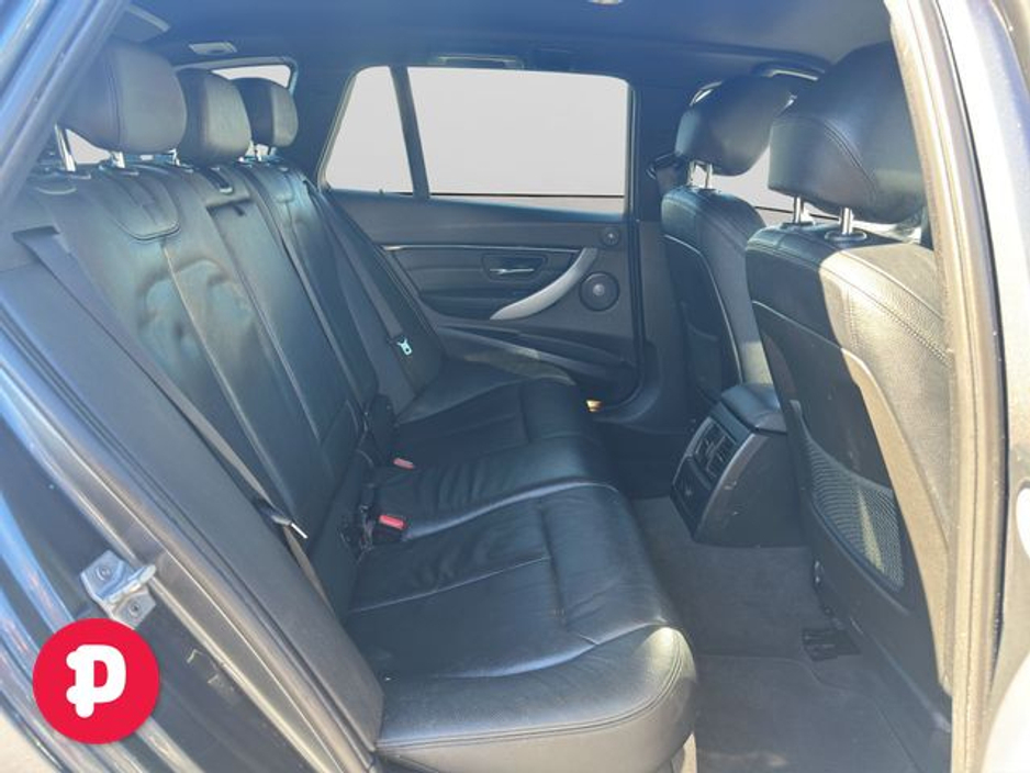 2017 BMW 3 Series - image 18