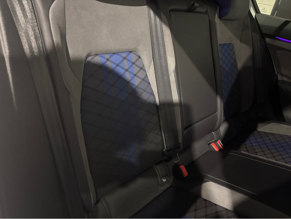 2021 Volkswagen Golf - image 16