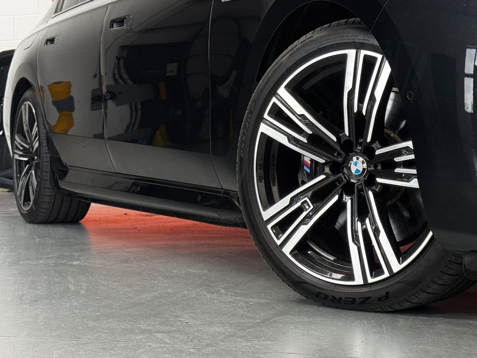 2025 BMW 7 Series - image 2