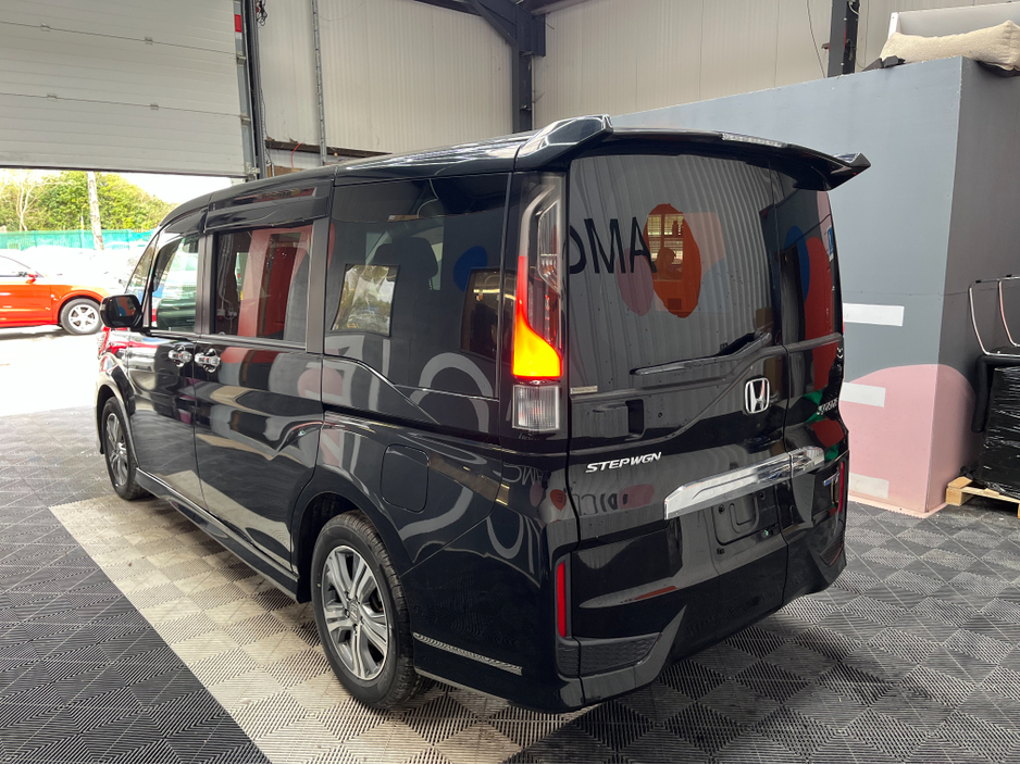 2018 Honda Stepwagon - image 4