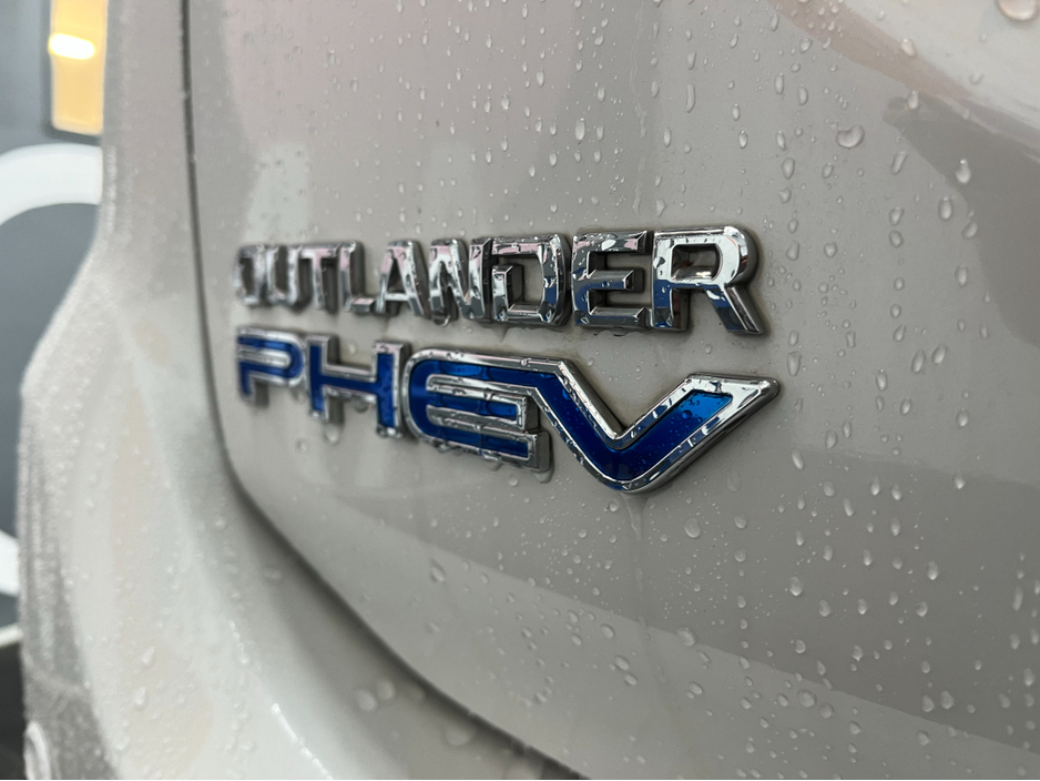 2020 Mitsubishi Outlander €23950 2020 MITSUBISHI OUTLANDER PHEV G 2.4 AUTOMATIC / CRUISE CONTROL / 360° PARKING CAMERA / ELECTRIC HEATED SEATS / HEATED STEERING WHEEL / PADDLE SHIFTERS €23,950