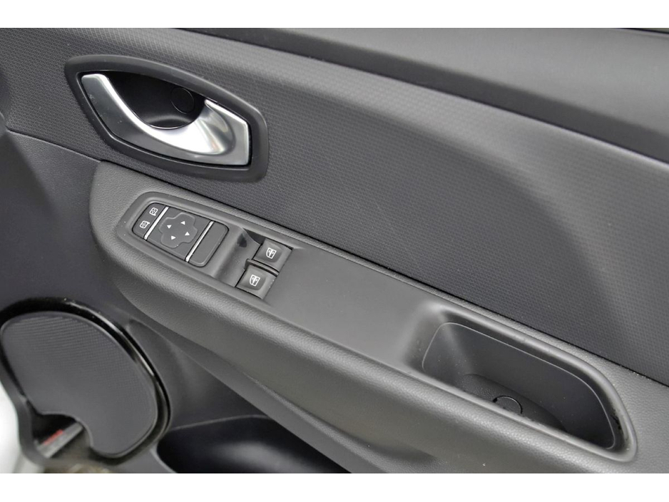 2019 Renault Clio - image 24