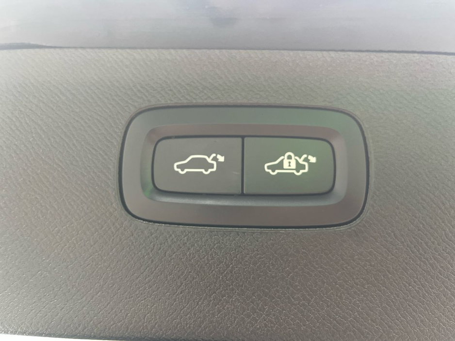 2023 Volvo XC90 - image 19