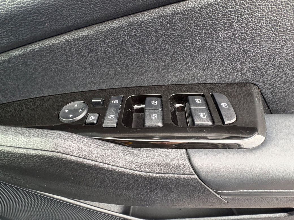 2023 Kia Sportage - image 18