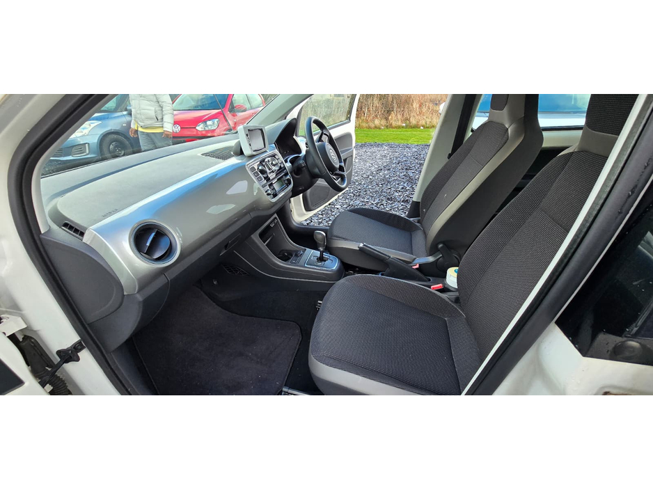 2014 Volkswagen up! - image 20