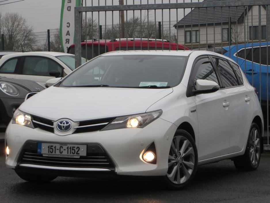 2015 Toyota Auris 1.8 HYBRID 5DR LUX €10,950