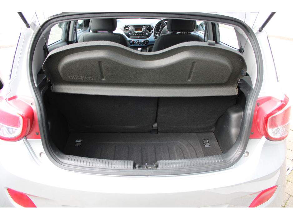 2016 Hyundai i10 - image 7