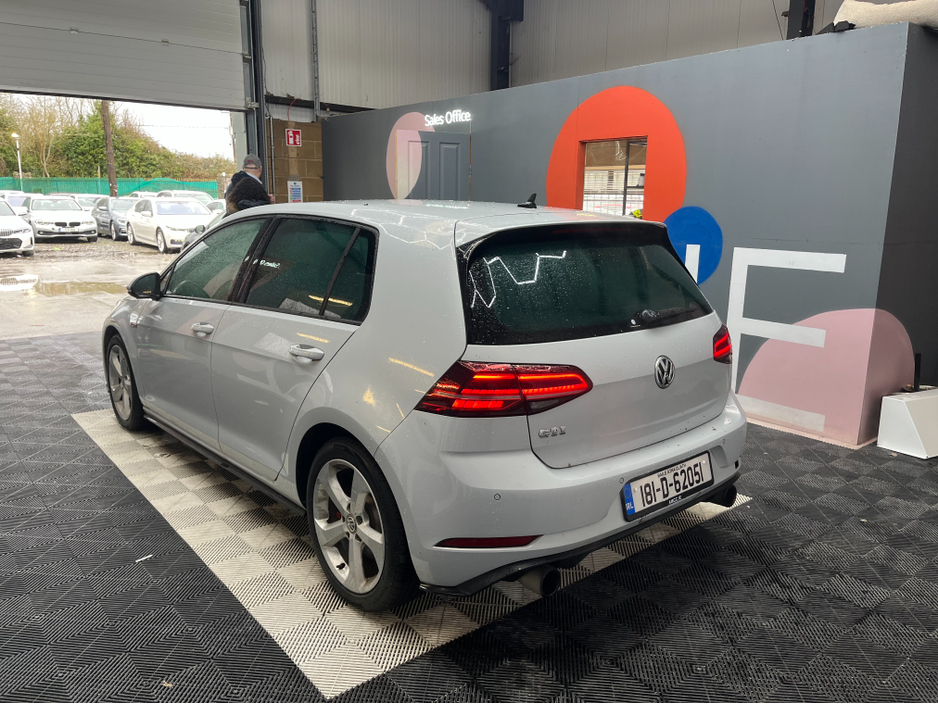 2018 Volkswagen Golf - image 4