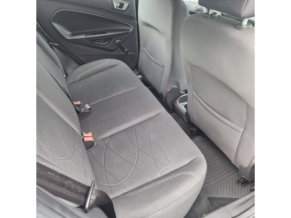 2017 Ford Fiesta - image 11