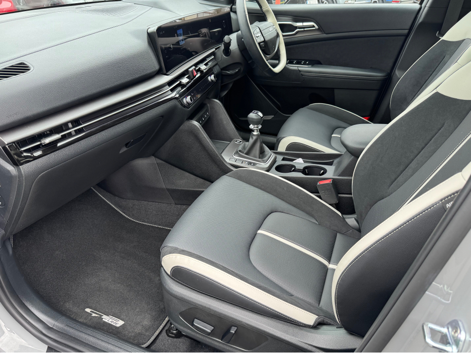 2026 Kia Sportage - image 21