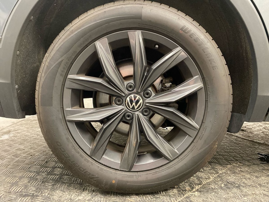 2024 Volkswagen Tiguan - image 5