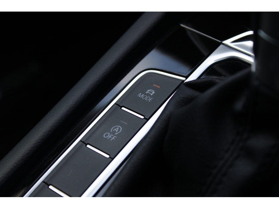 2018 Volkswagen Passat - image 17