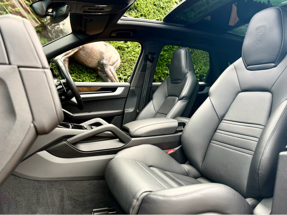 2024 Porsche Cayenne E-HYBRID 5DR AUTO €102,950