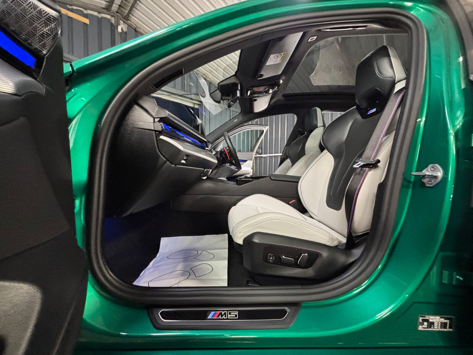 2025 BMW M5 - image 21