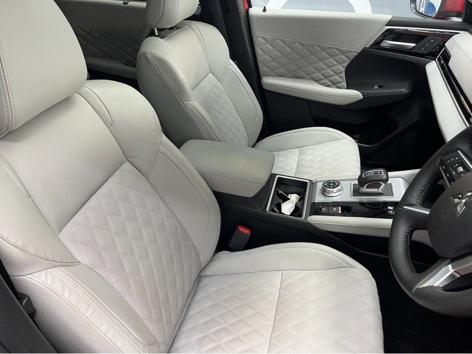 2024 Mitsubishi Outlander - image 12