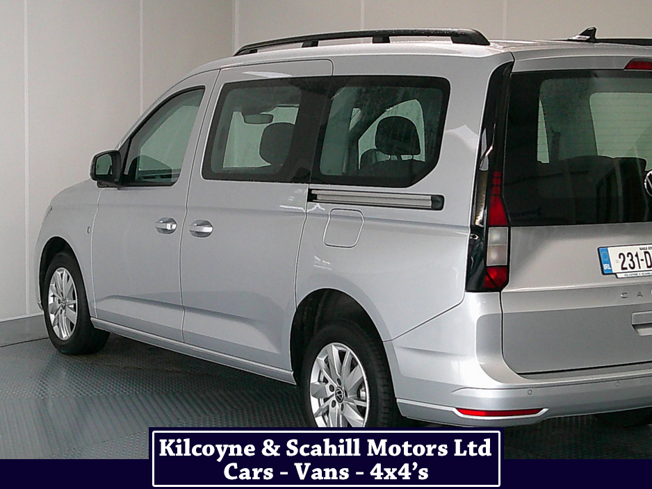 2023 Volkswagen Caddy - image 11