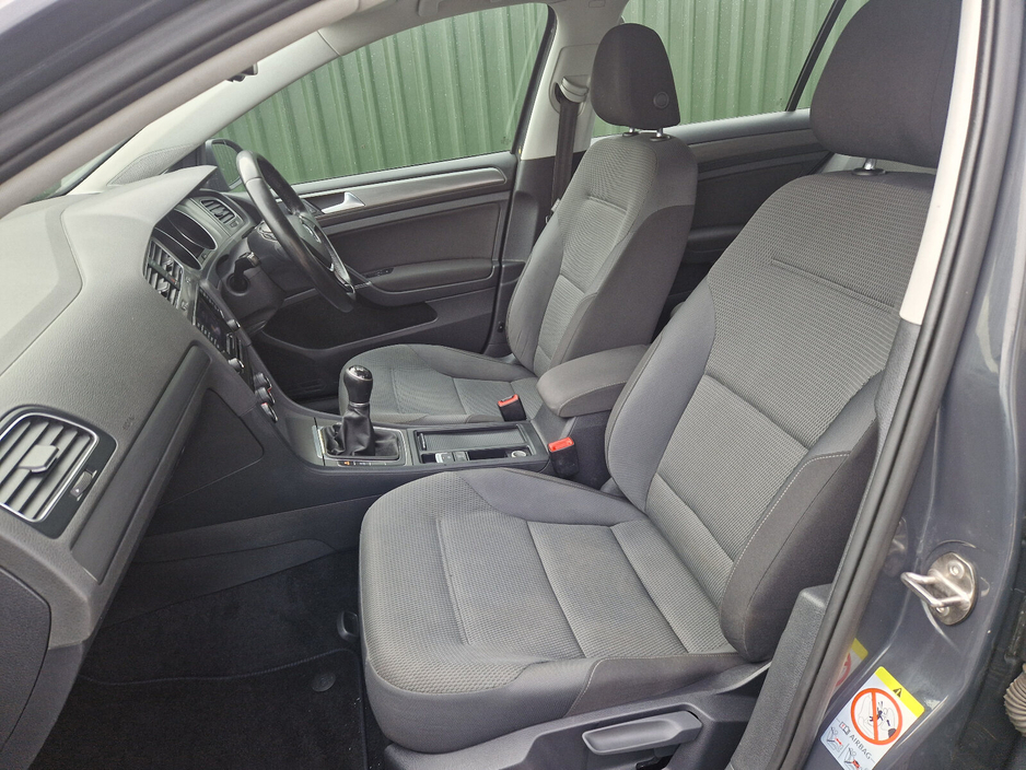 2013 Volkswagen Golf - image 14