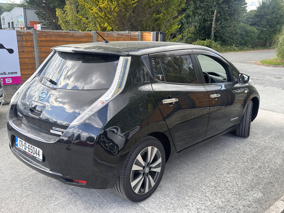 2017 Nissan Leaf - image 7