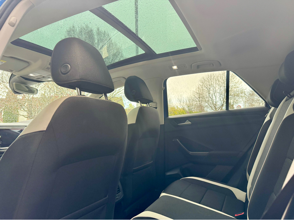 2020 Volkswagen T-Roc - image 15