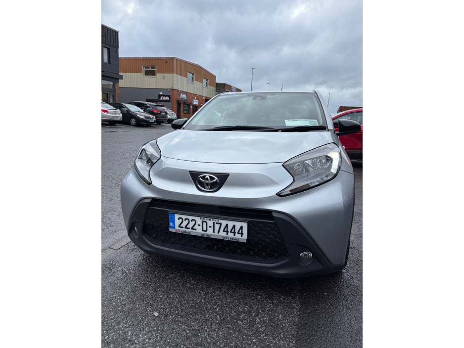 2022 Toyota Aygo 1.0 VVT-i x-play Smartphone €13,900