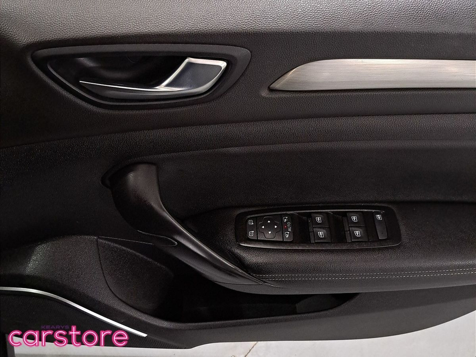 2020 Renault Megane - image 17