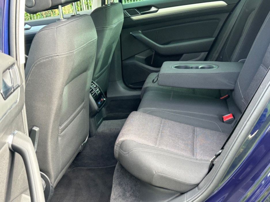 2018 Volkswagen Passat - image 10