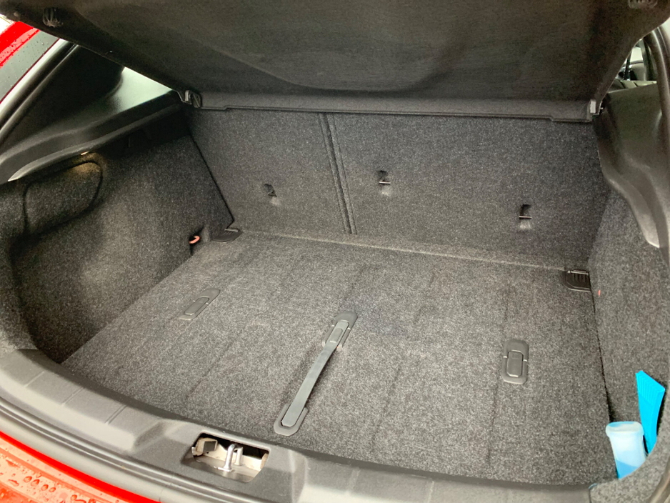 2014 Volvo V40 VOLVO V40 1.6 T4 180 BHP AUTO R-DESIGN // VERY LOW MILEAGE // EXCELLENT CONDIITION // TIMING BELT/WATE PUMP REPLACED // €9,950