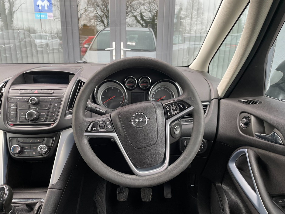 2016 Opel Zafira - image 9