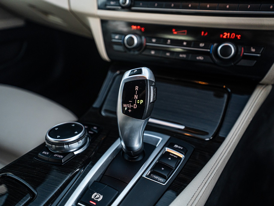 2015 BMW 5 Series - image 35