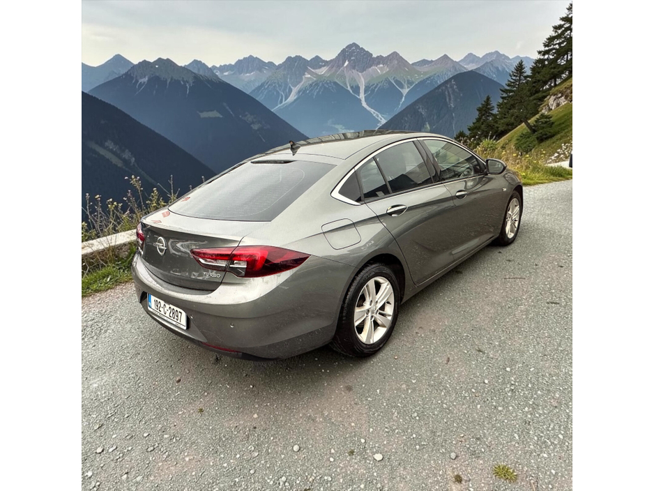 2019 Opel Insignia - image 2