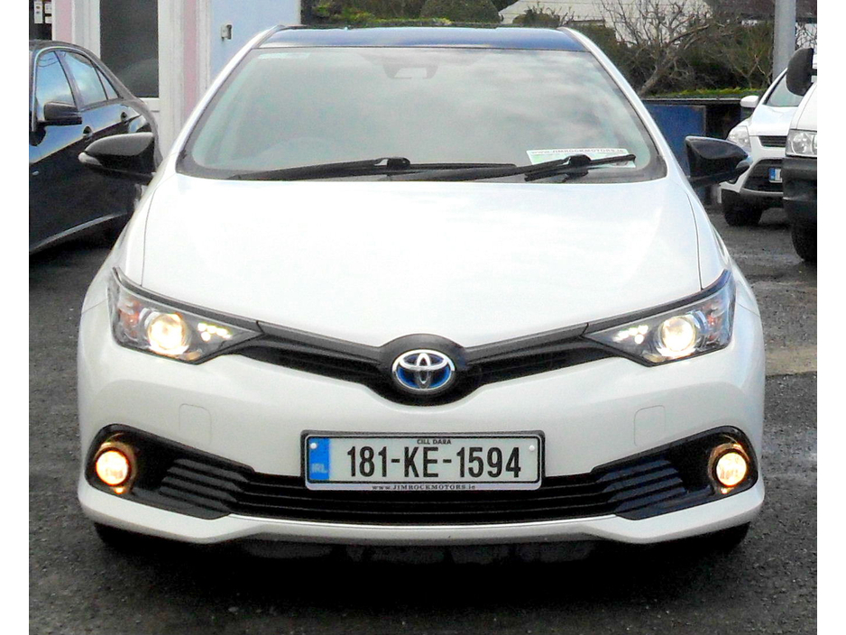 2018 Toyota Auris - image 2