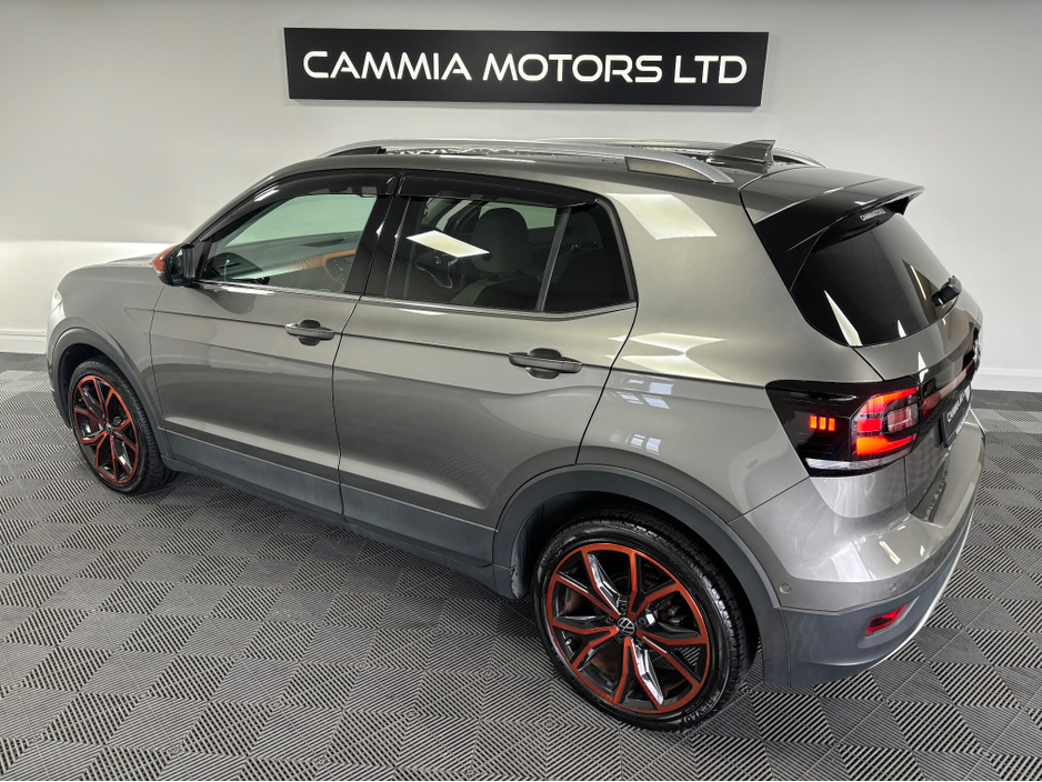 2020 Volkswagen T-Cross - image 3