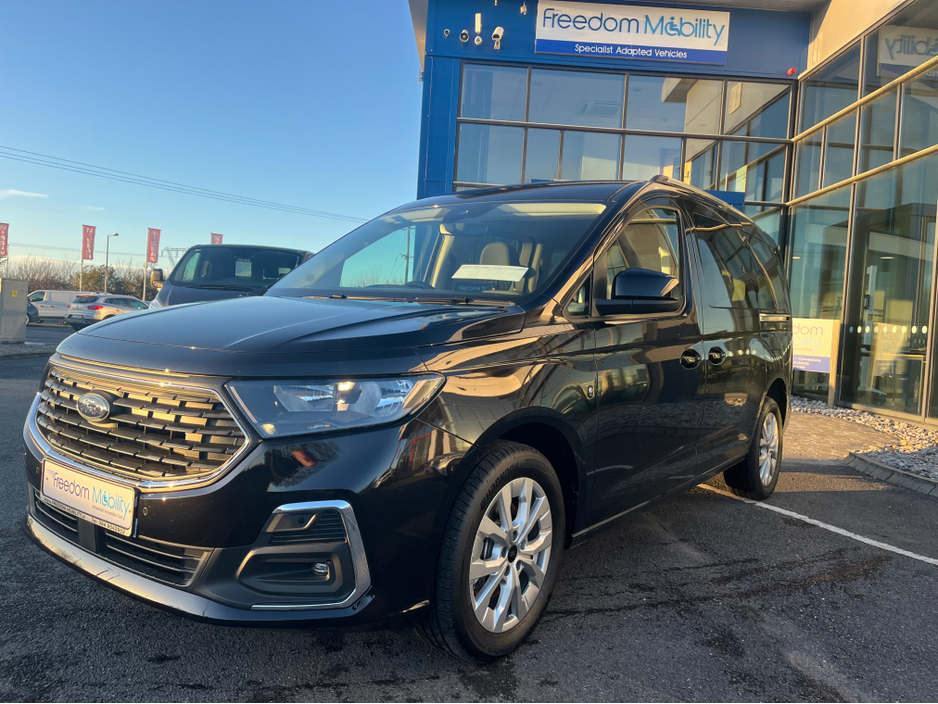 2026 Ford Tourneo Connect Titanium Auto, Wheelchair Accessible €43,404