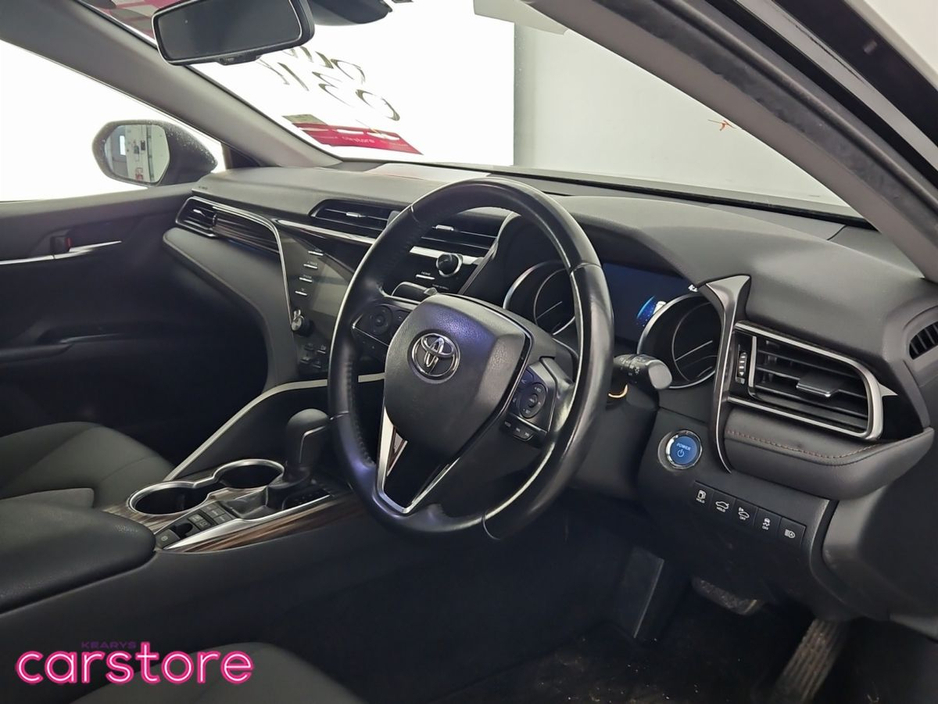 2020 Toyota Camry - image 9