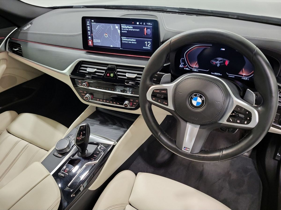 2022 BMW 5 Series - image 6