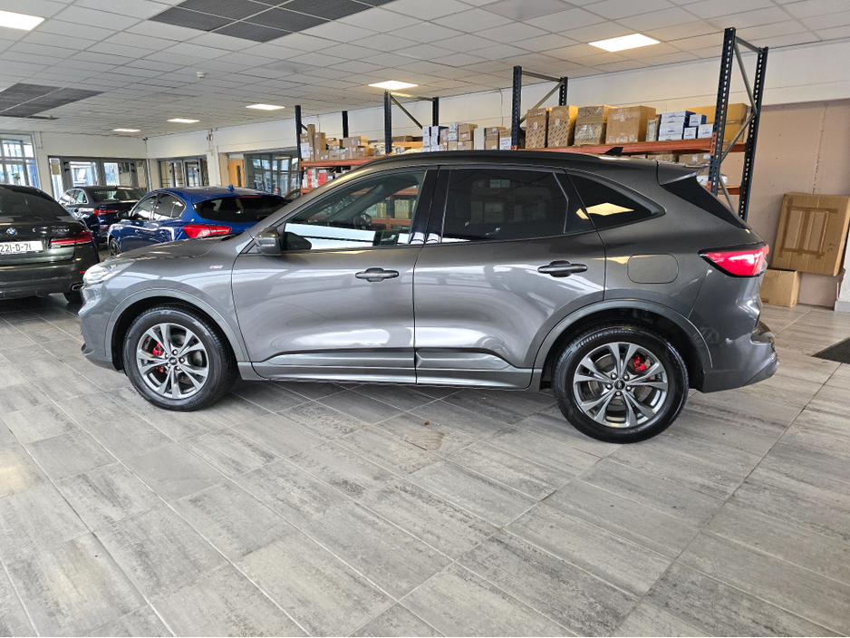 2021 Ford Kuga - image 10