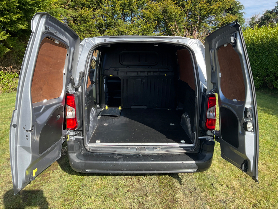 2019 Peugeot Partner - image 8