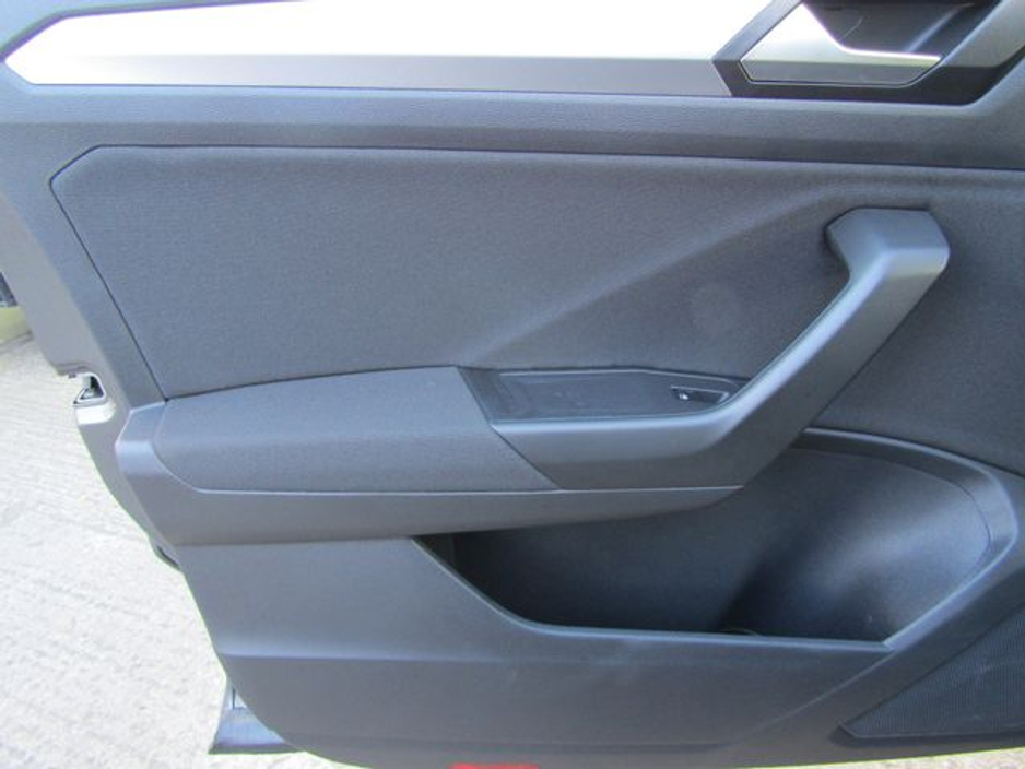 2022 Volkswagen T-Roc - image 22