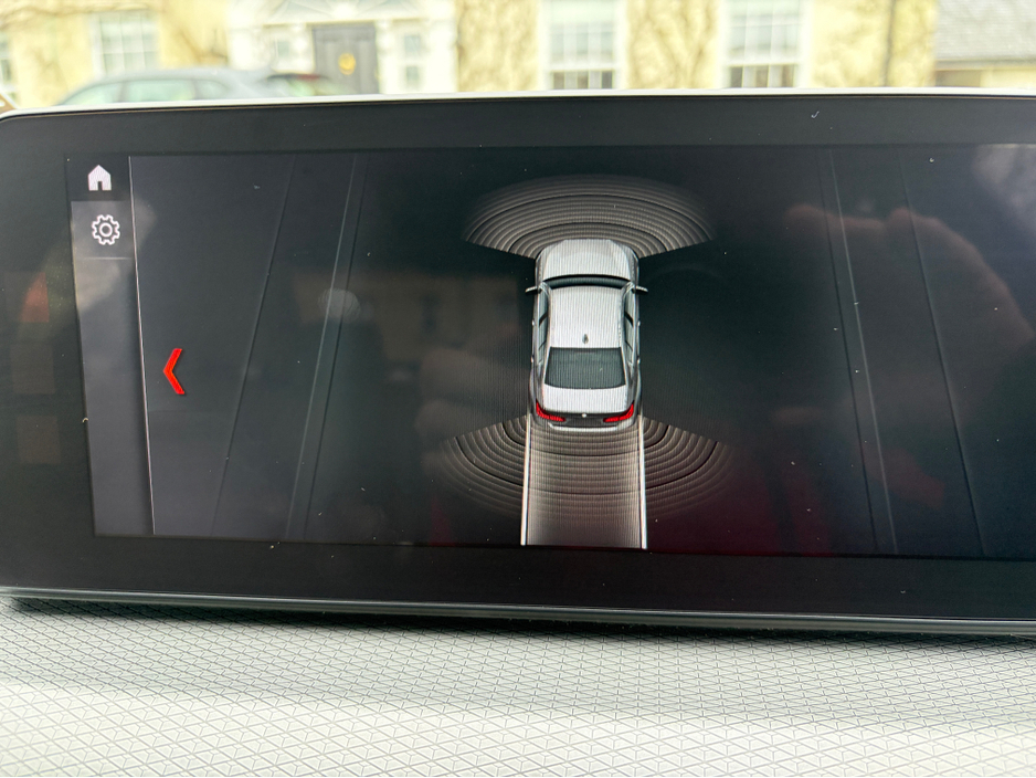 2017 BMW 5 Series - image 18